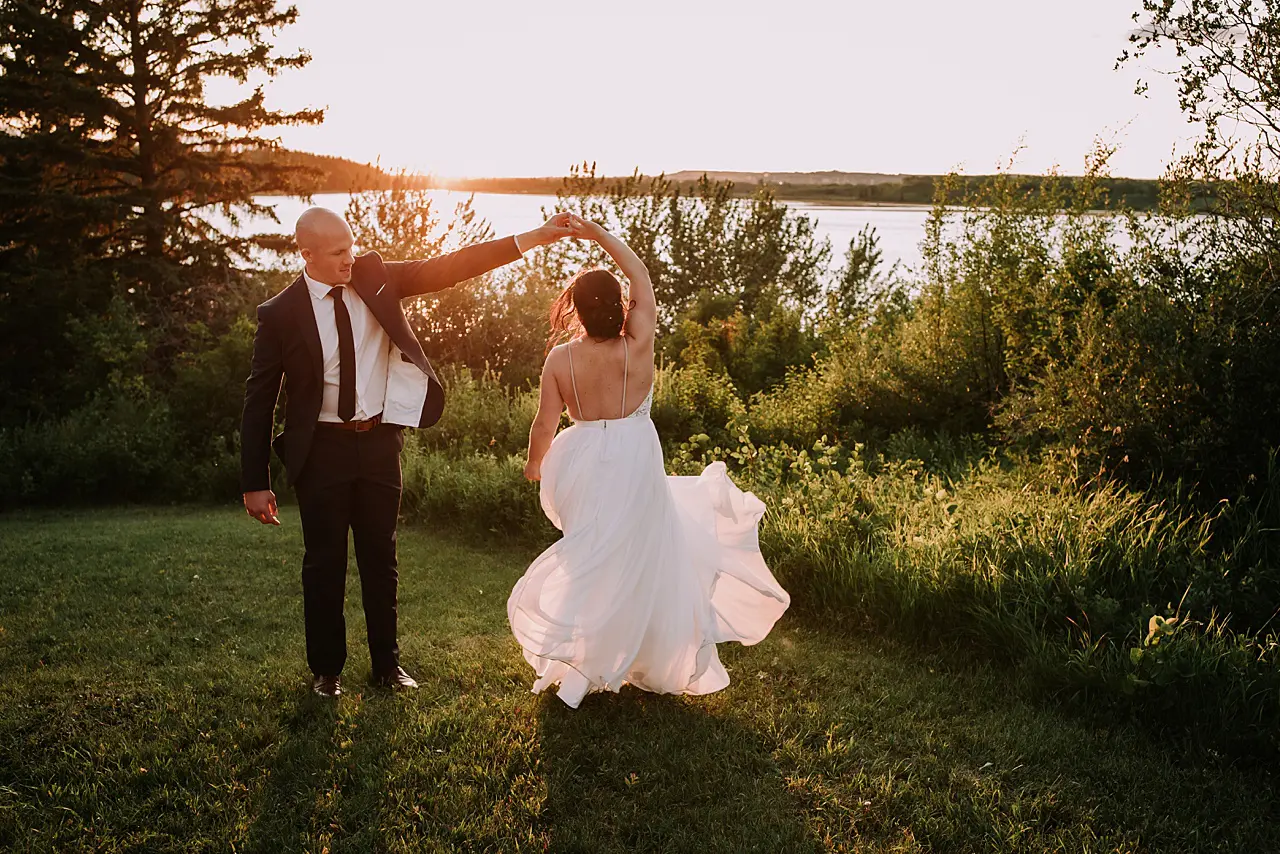 bride and groom photos in a park