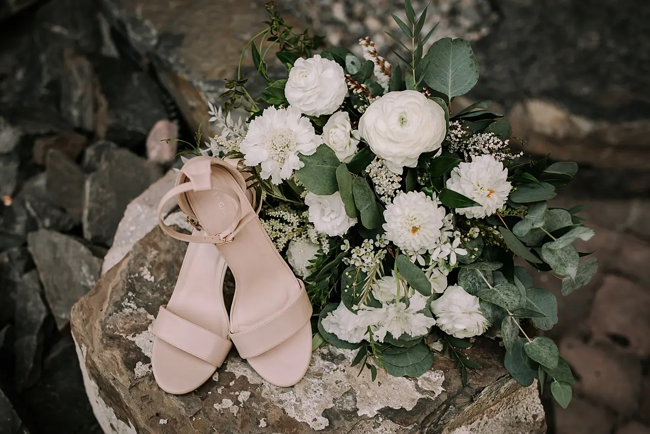 brides shoes and wedding invitation