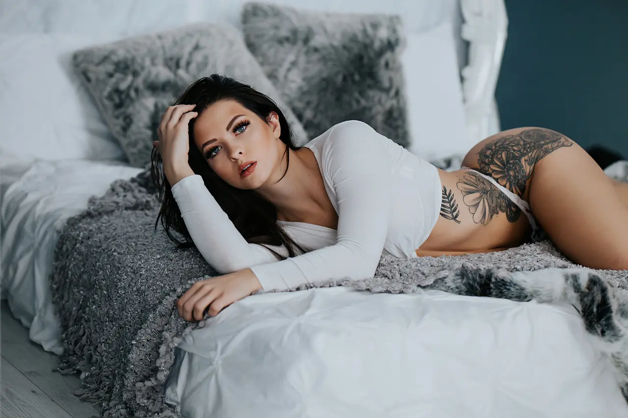 boudoir photographer, boudoir pose, boudoir ideas, boudoir inspiration, sexy boudoir, boudoir outfit ideas, indoor boudoir, studio boudoir, calgary boudoir, ashley resch, sexy boudoir, boudoir shoot ideas