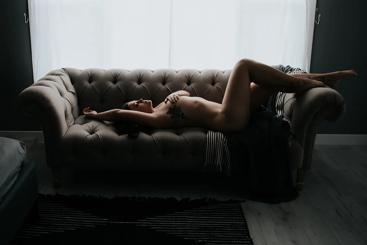 boudoir poses, moody boudoir, boudoir ideas, boudoir inspiration, boudoir ideas, between the sheets boudoir, nude boudoir, calgary boudoir, calgary boudoir photographer, nude boudoir, nude photoshoot