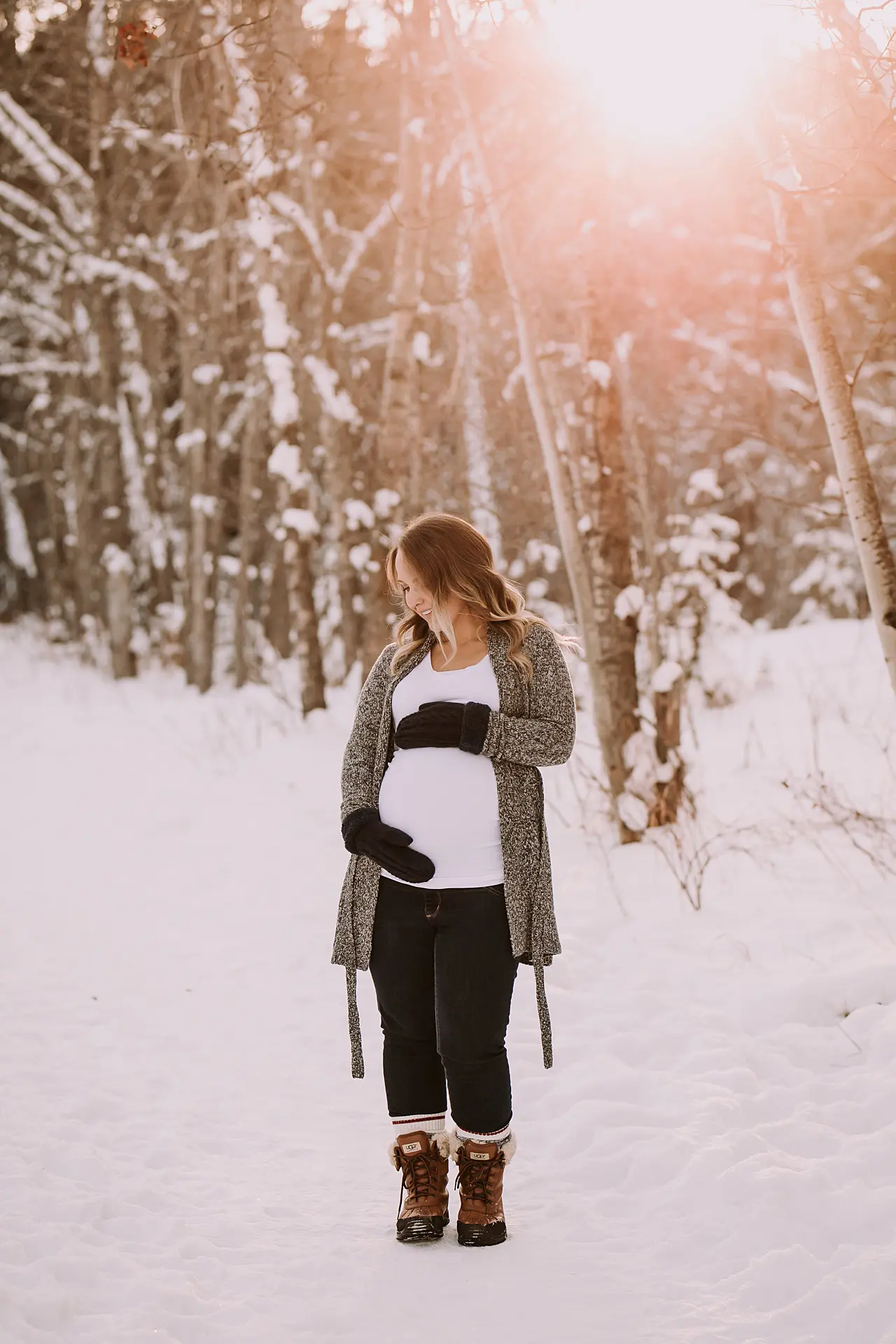 winter maternity photos, winter maternity session, maternity photoshoot, maternity photoshoot ideas, calgary maternity photographer