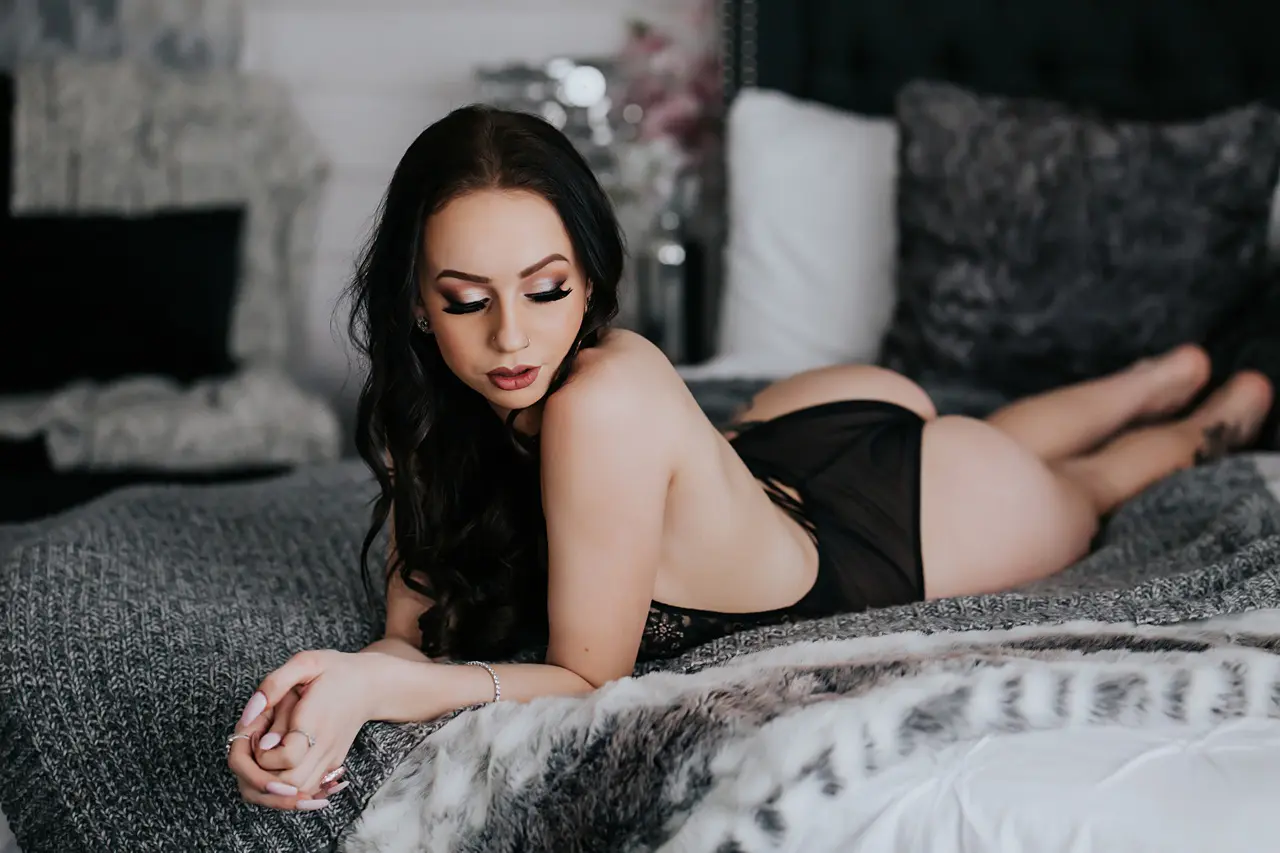 boudoir photoshoot, boudoir ideas, boudoir poses, boudoir inspiration, in studio boudoir, boudoir outfits, boudoir outfit ideas, calgary boudoir photographer