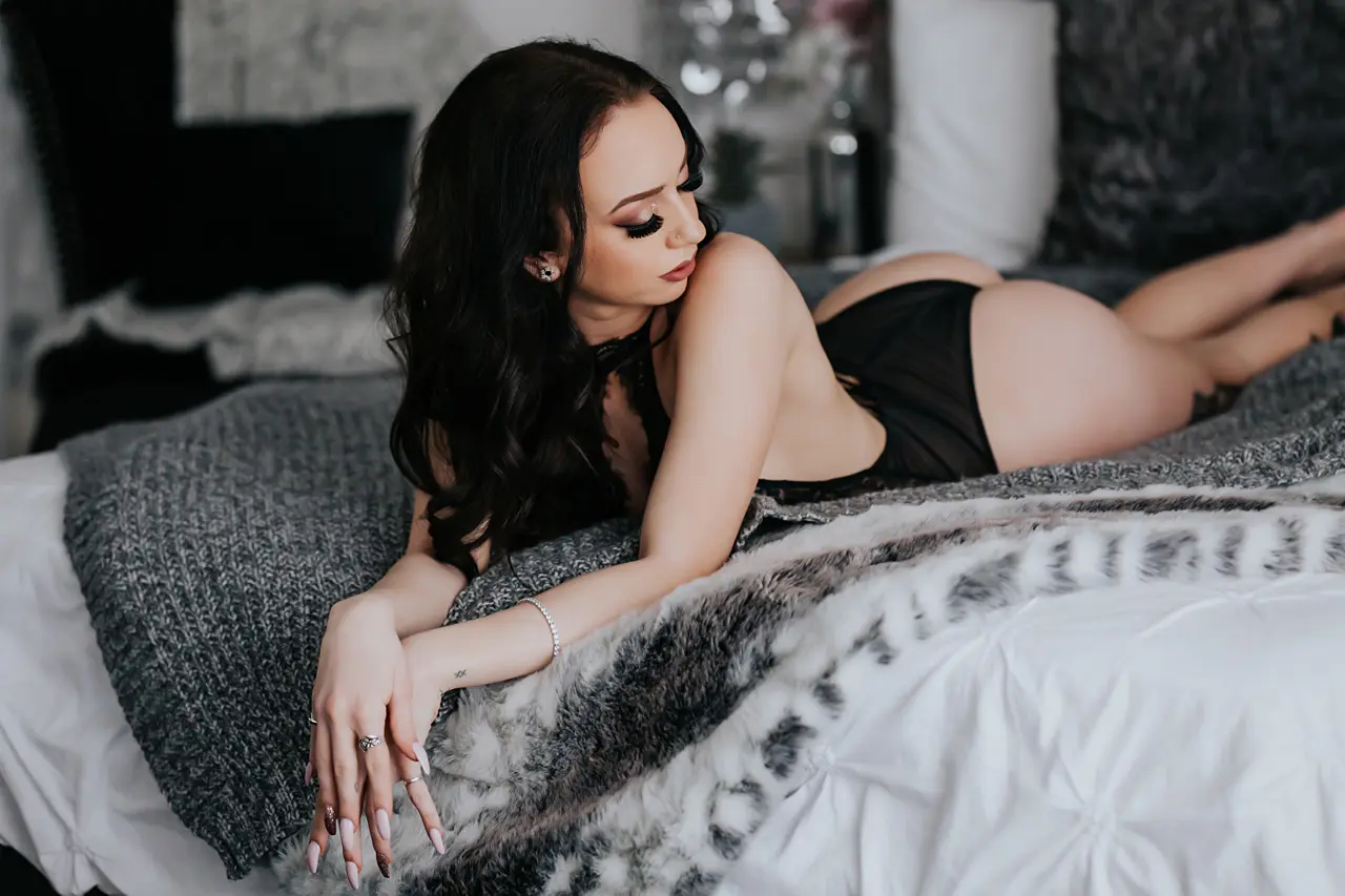 boudoir photoshoot, boudoir ideas, boudoir poses, boudoir inspiration, in studio boudoir, boudoir outfits, boudoir outfit ideas, calgary boudoir photographer