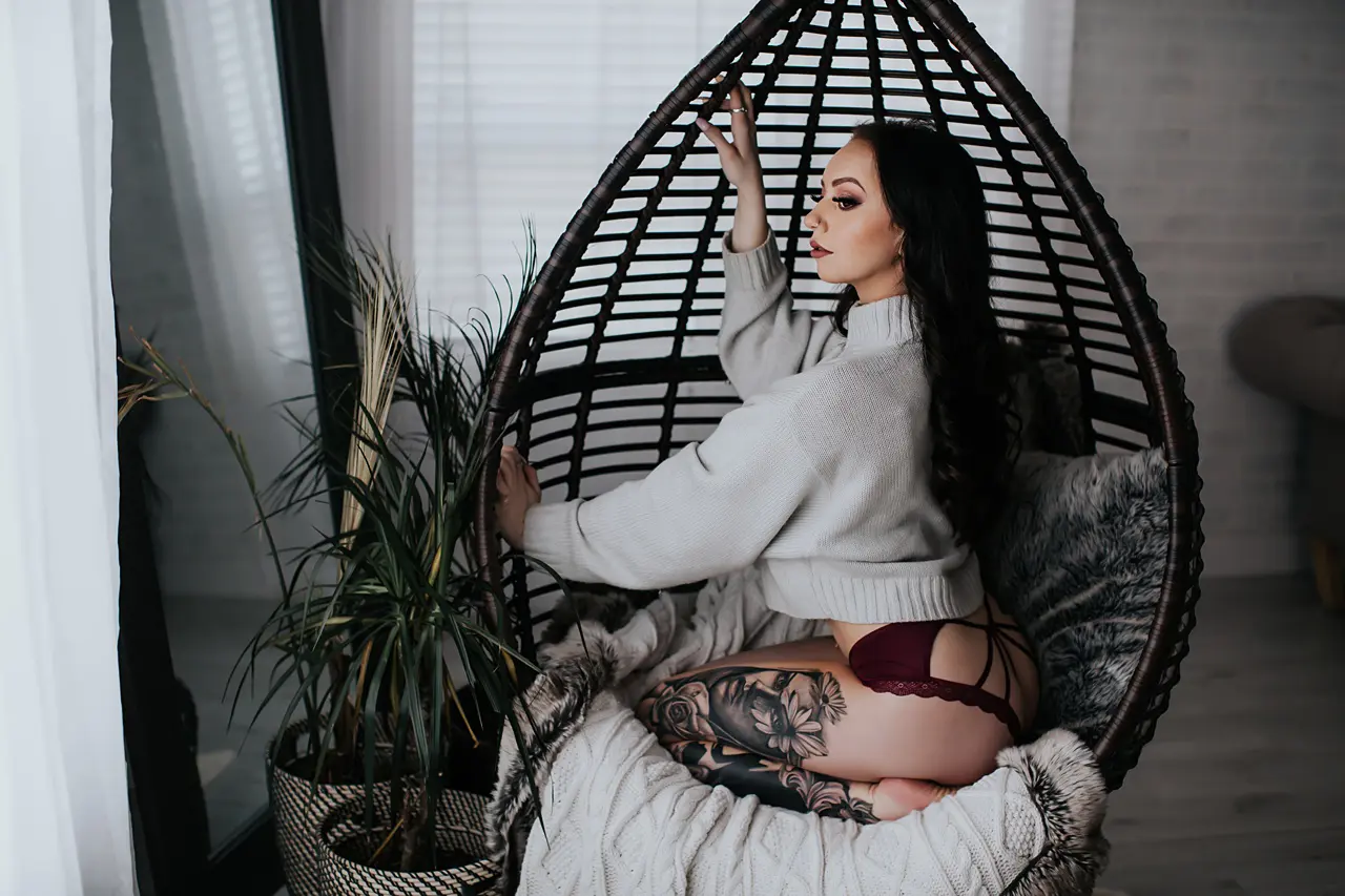 boudoir photoshoot, boudoir ideas, boudoir poses, boudoir inspiration, in studio boudoir, boudoir outfits, boudoir outfit ideas, calgary boudoir photographer