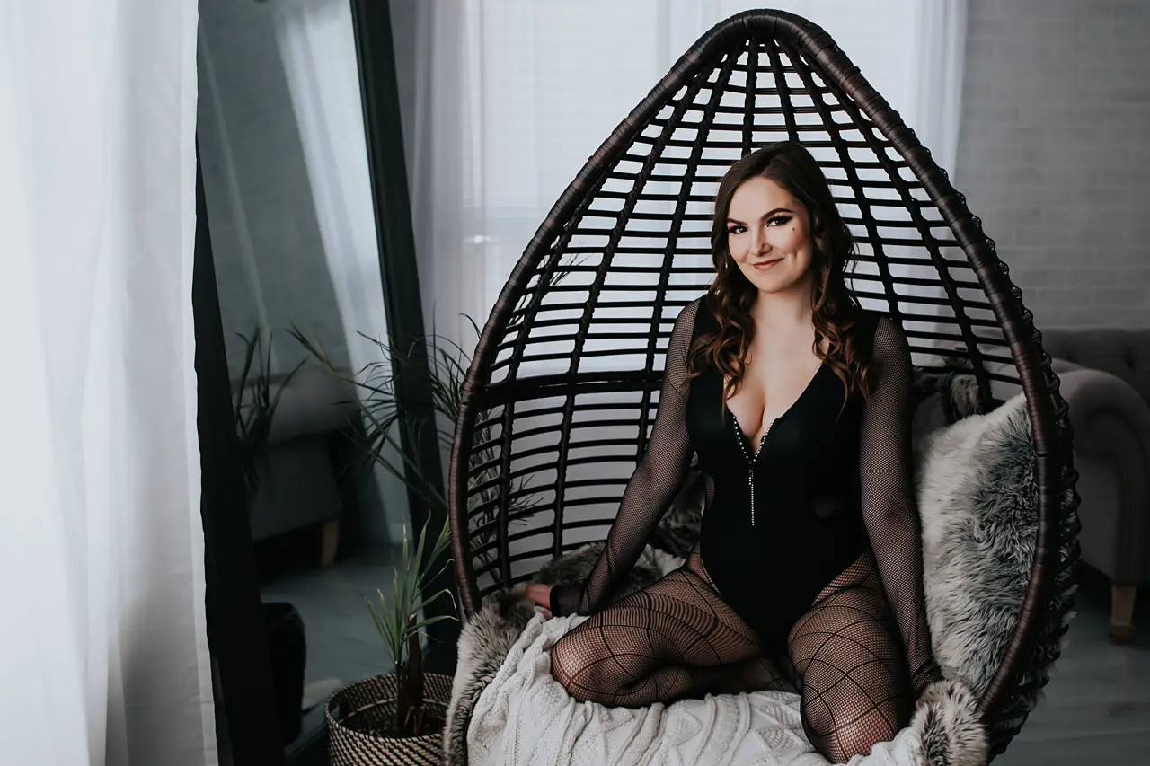 calgary boudoir photographers, boudoir photography, boudoir ideas, indoor boudoir, boudoir poses, boudoir inspiration