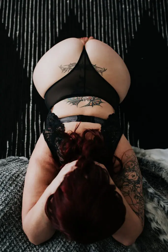 calgary boudoir photographers, calgary boudoir, boudoir ideas, boudoir poses, moody boudoir, curvy boudoir, boudoir pose ideas