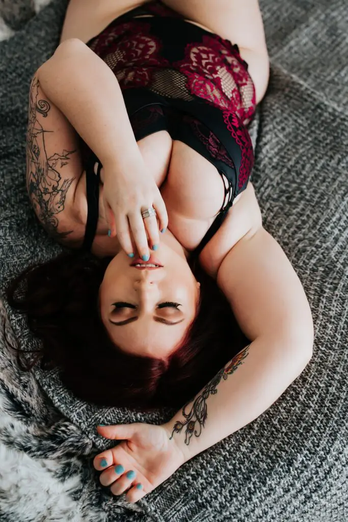 calgary boudoir photographers, calgary boudoir, boudoir ideas, boudoir poses, moody boudoir, curvy boudoir, boudoir pose ideas