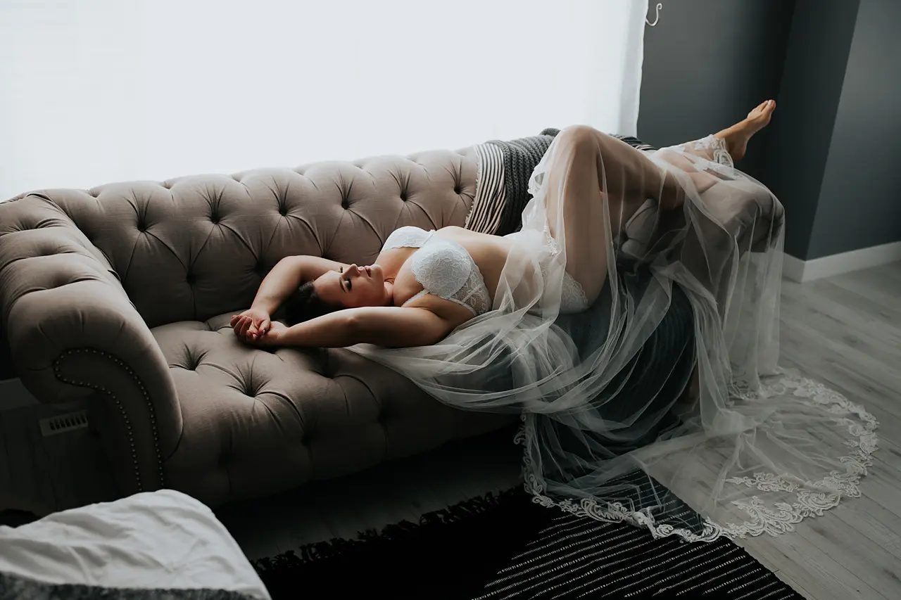 calgary boudoir photographer, bridal boudoir, bridal boudoir with veil, light and airy boudoir, boudoir ideas,boudoir outfit inspiration, curvy boudoir, boudoir ideas