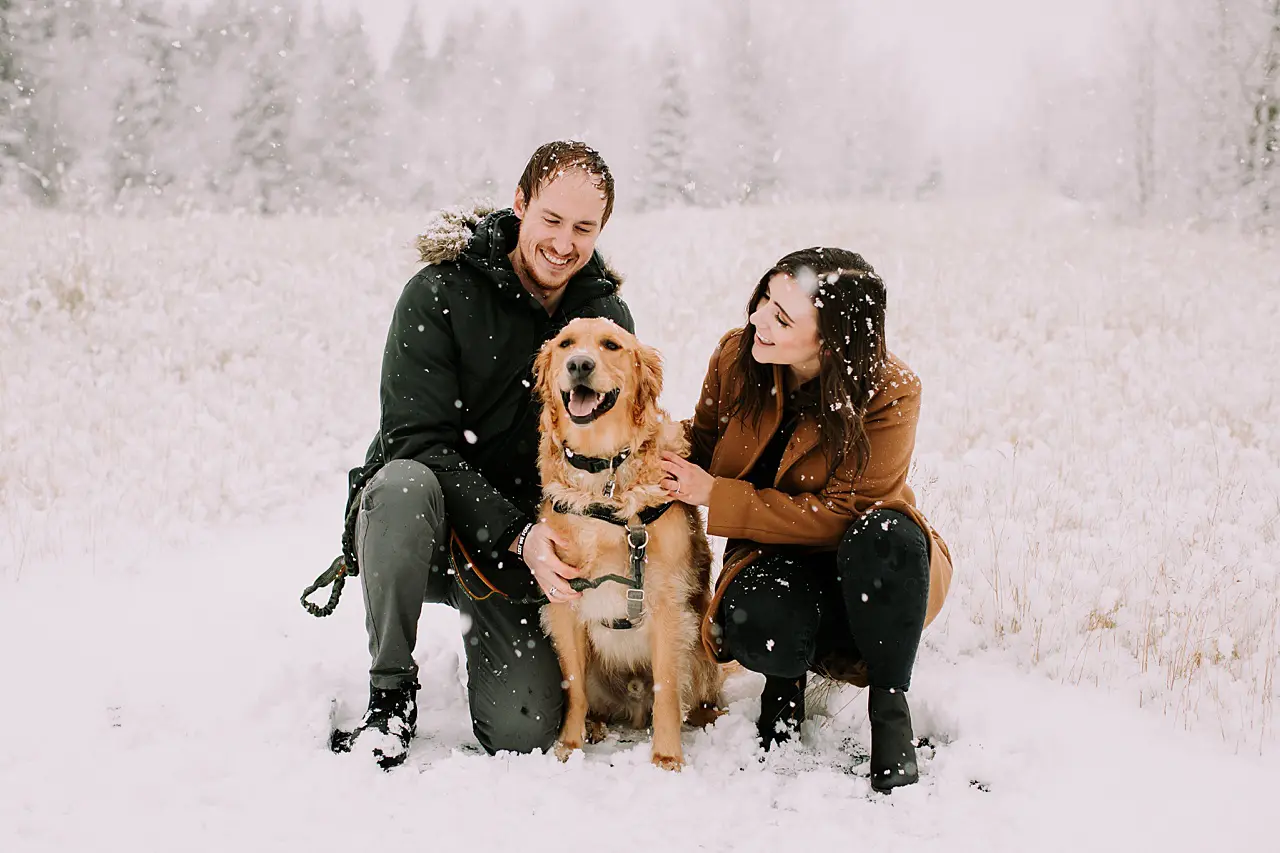 canmore engagement photographers, winter engaement photos, mountain engagement photos, canmore engagement photos, engagement session posing