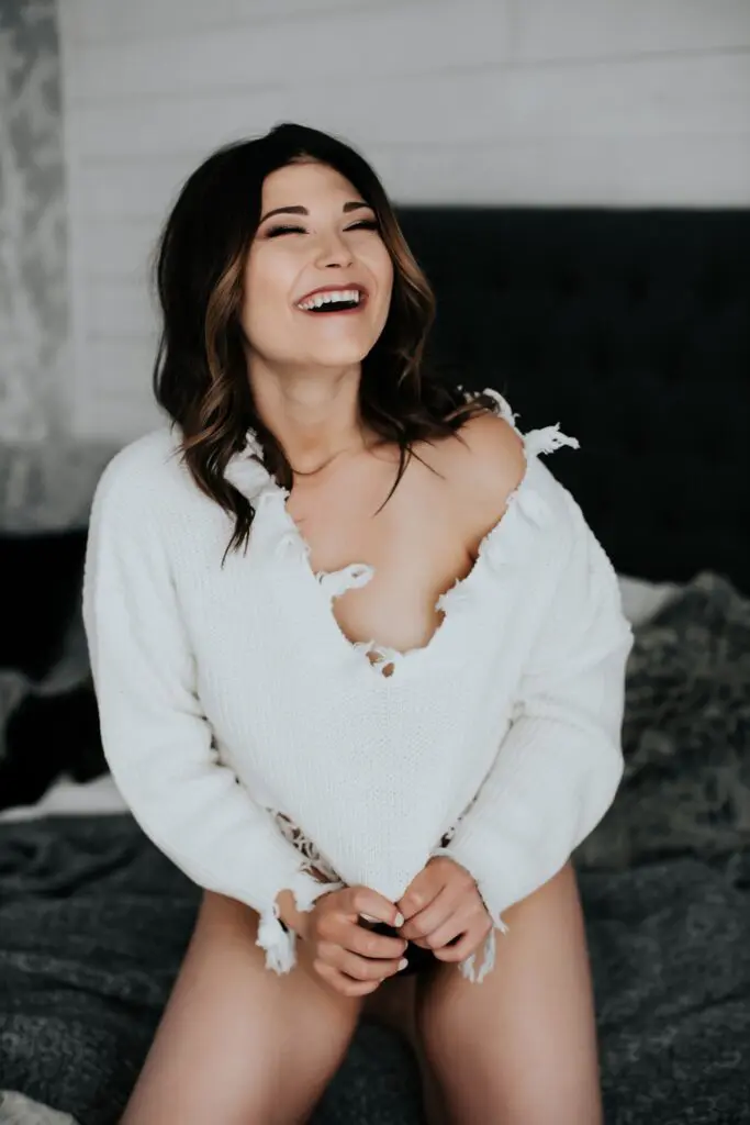 calgary boudoir photographer, artistry by bobi, boudoir makeup, boudoir outfit ideas, boudoir inspiration, boudoir poses, moody boudoir