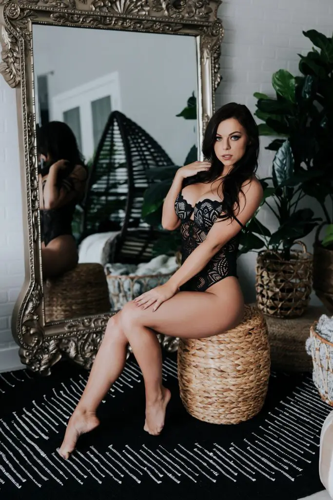 calgary boudoir photographers, boudoir outfit inspiration, boudoir ideas, boudoir poses, boudoir makeup