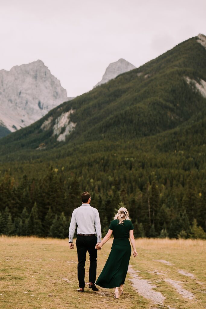 fall engagement session at quarry lake park, canmore engagement session, fall engagement session, fall photoshoot outfit, quarry lake park canmore