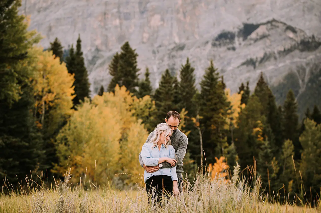 fall engagement session at quarry lake park, canmore engagement session, fall engagement session, fall photoshoot outfit, quarry lake park canmore