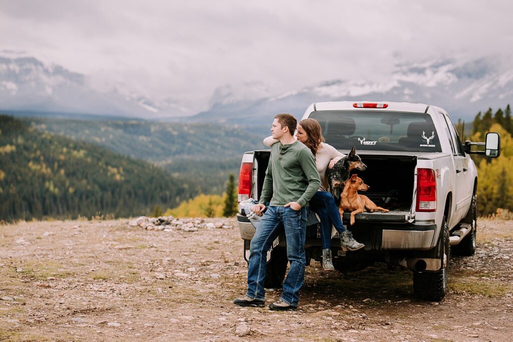 couples session, engagement session, fall engagement session, adventure session, camping engagement session, engagement session with dogs, campfire engagement session, photoshoot ideas, engagement session ideas, engagement session outfits, smore's,couples photos, mountain engagement session, backpacking engagement session