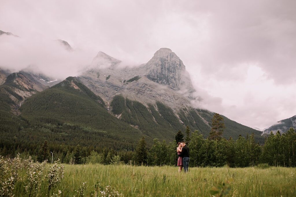 canmore elopement photographer, quarry lake park elopement, quarry lake park wedding, rainy day wedding, elopement photography