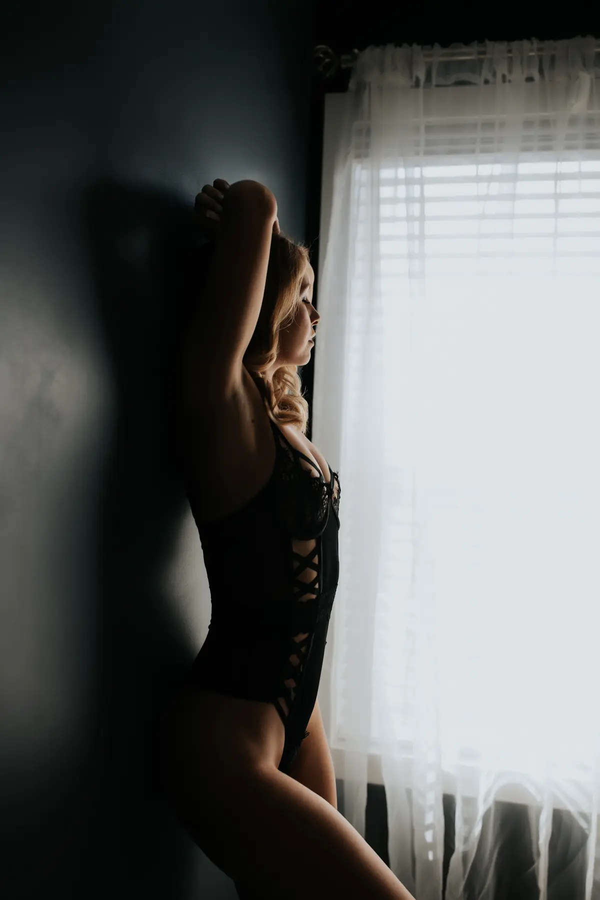 https://www.redbloomphotography.com/wp-content/uploads/2021/01/07-22658-post/calgary_boudoir_photographers_1[100-500].jpg