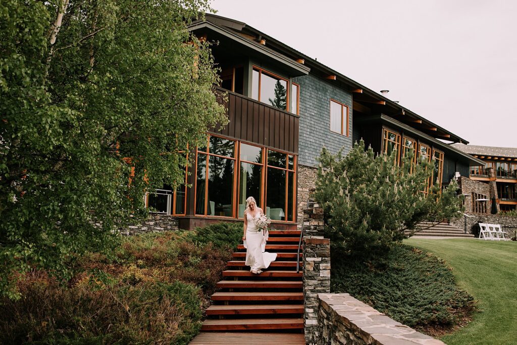 bride walking down the stairs at azuridge estate